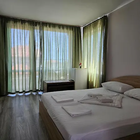 Family House Manolov * ابزور