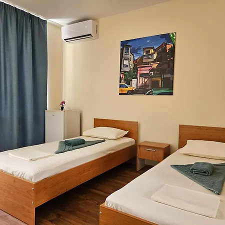 Family House Manolov Otel